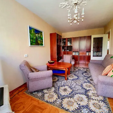 Clean And Spacious 2 Bedroom In Apartament